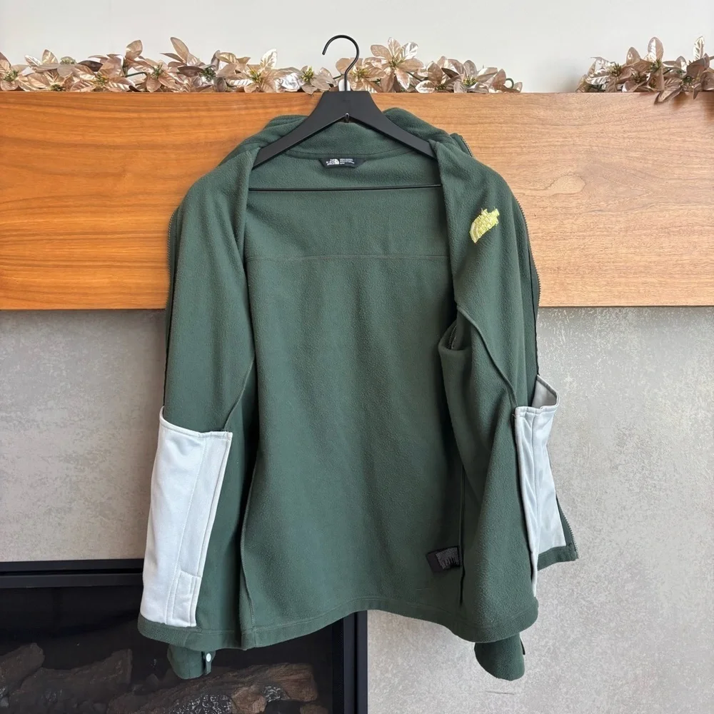 THE NORTH FACE MEN’S GREEN FLEECE, SIZE M